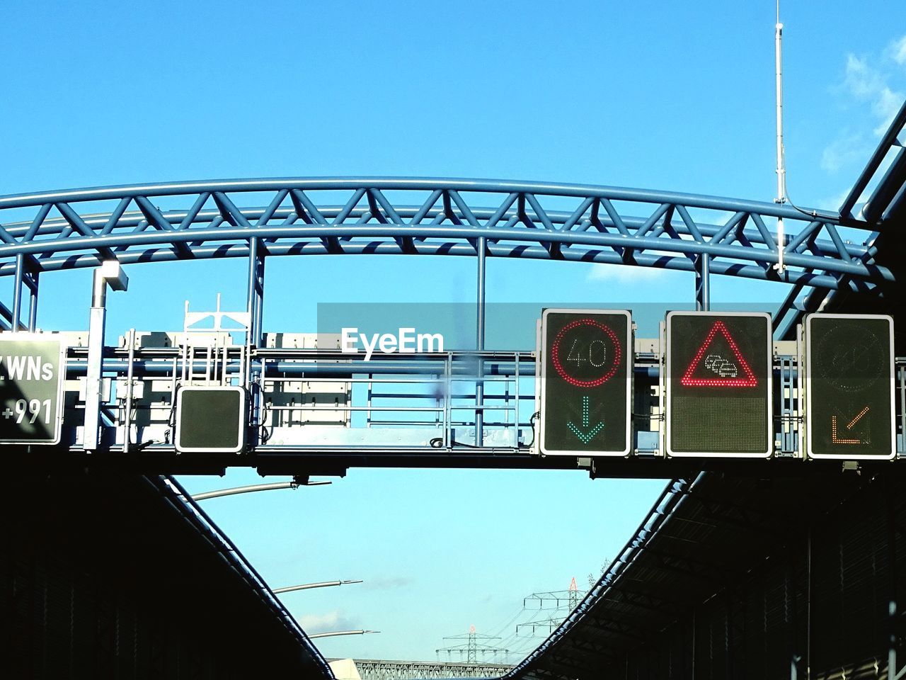 LOW ANGLE VIEW OF BRIDGE AGAINST CLEAR SKY