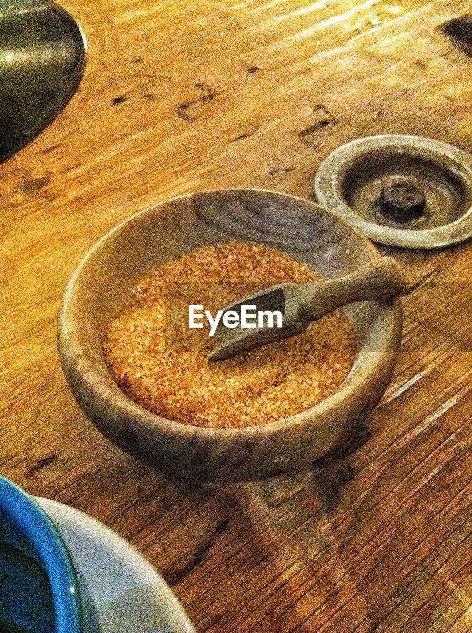 CLOSE-UP OF FOOD ON TABLE