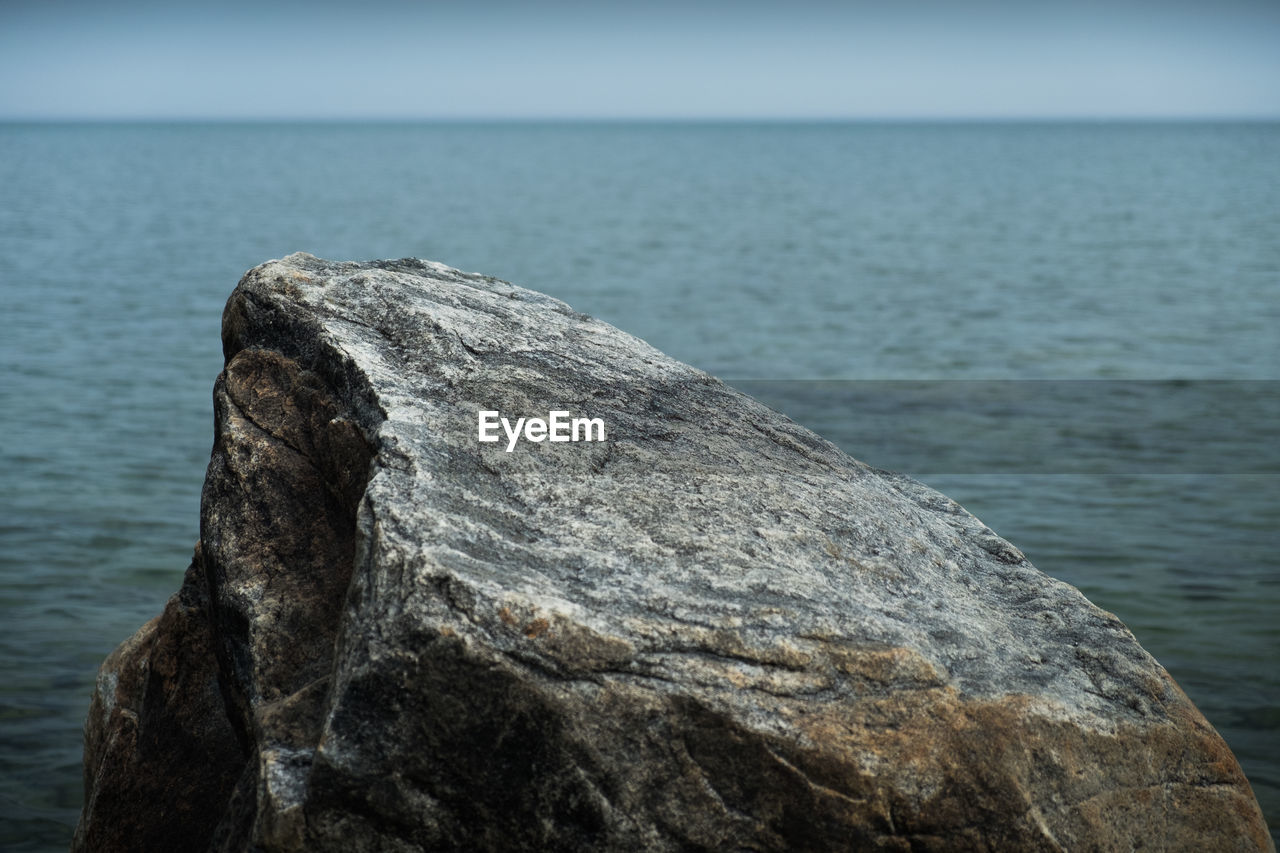 ROCK FORMATIONS IN SEA