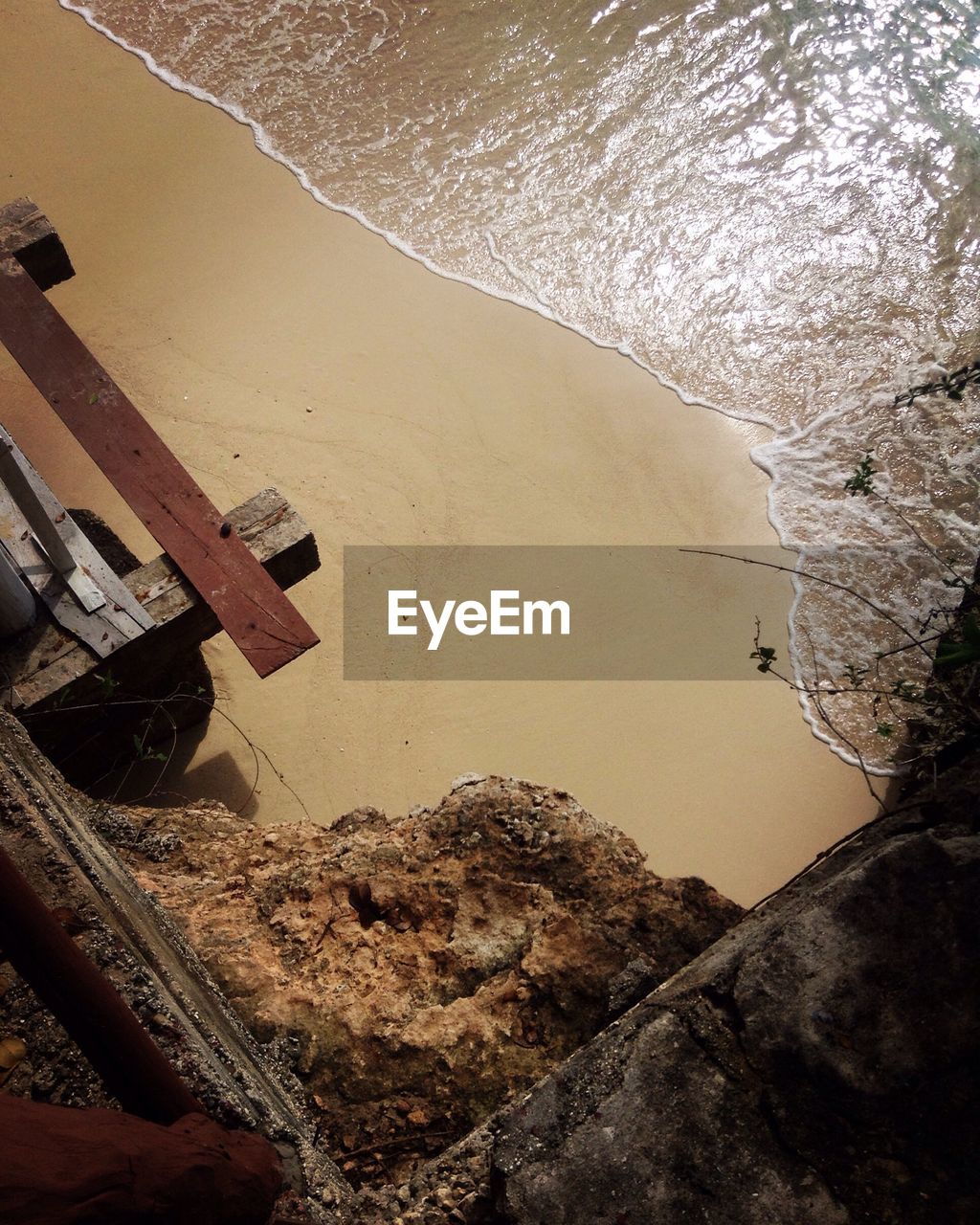 HIGH ANGLE VIEW OF ROCKS ON BEACH