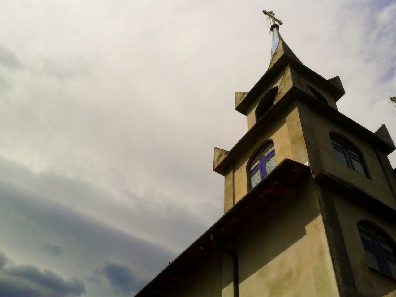 LOW ANGLE VIEW OF CLOUDY SKY