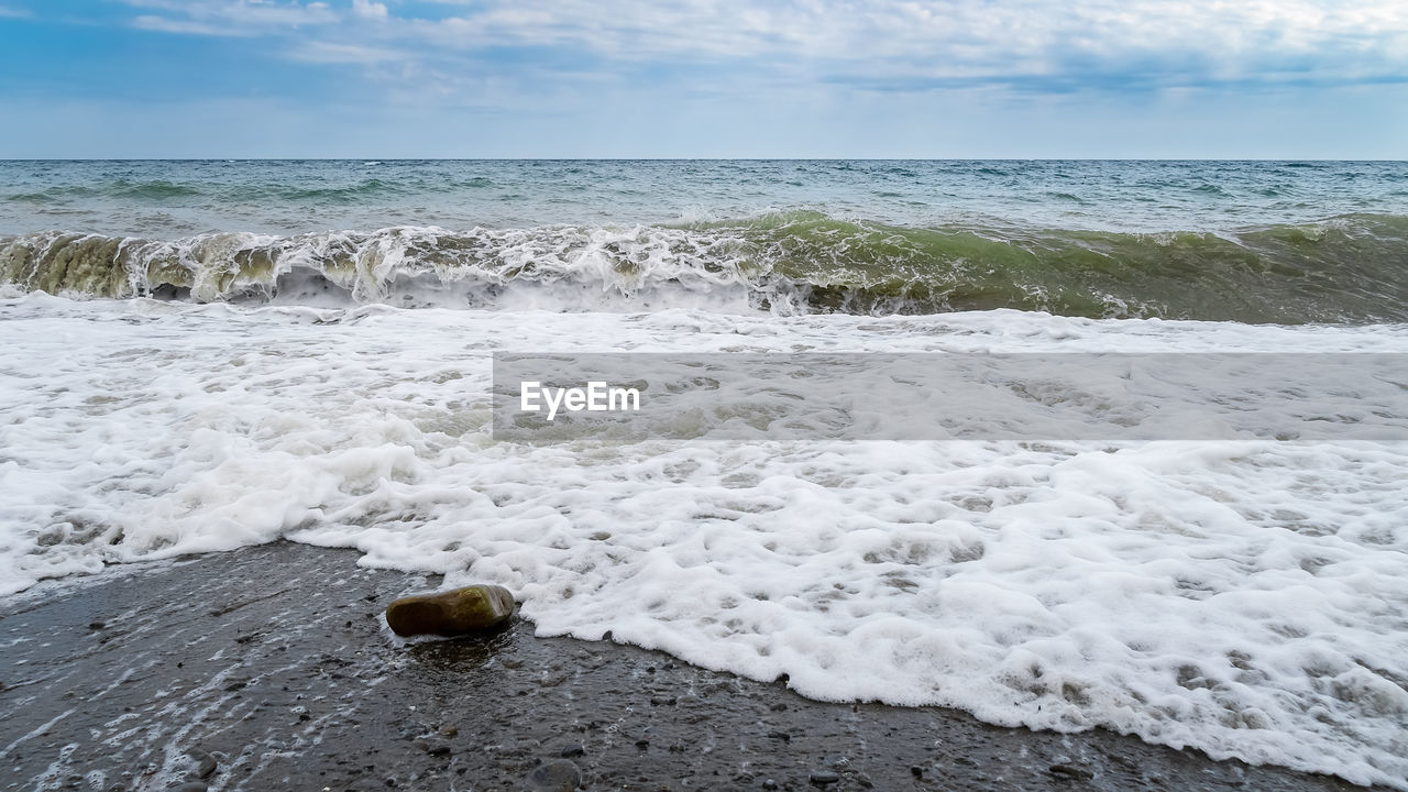 SCENIC VIEW OF SEA WAVES AGAINST SKY