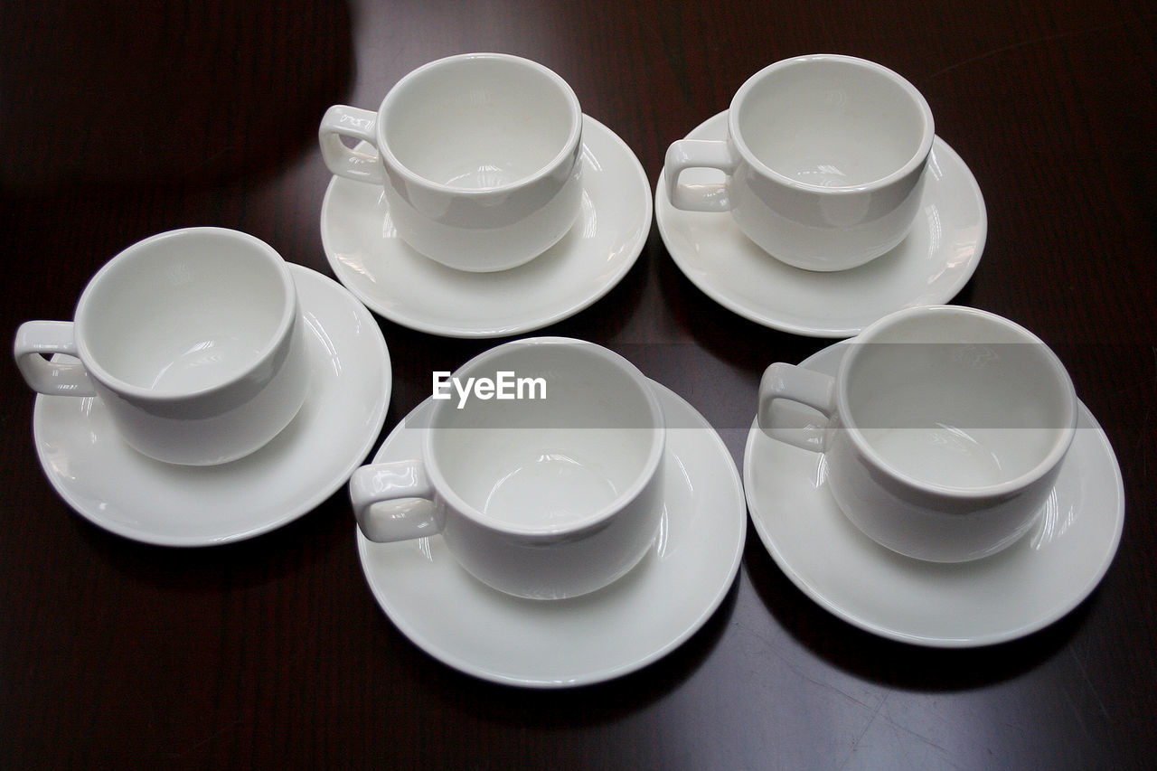 HIGH ANGLE VIEW OF EMPTY TEA AND CUPS ON TABLE