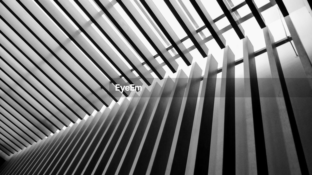 LOW ANGLE VIEW OF CEILING OF BUILDING