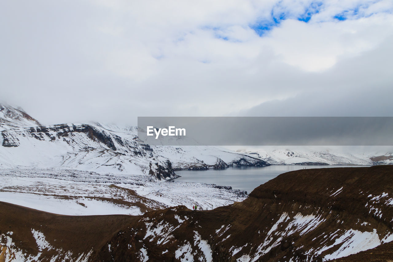 IDYLLIC VIEW OF SNOWCAPPED MOUNTAINS AGAINST SKY