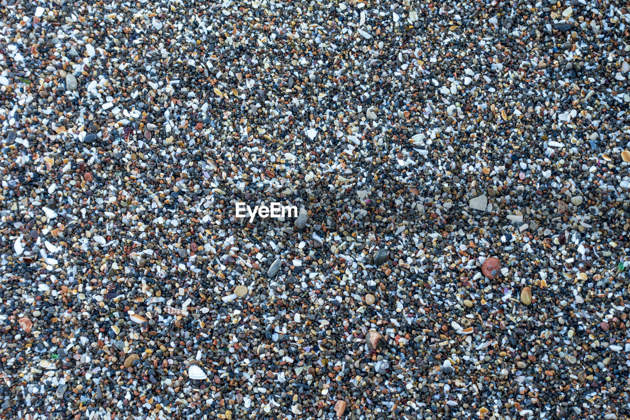 HIGH ANGLE VIEW OF STONES ON PEBBLES