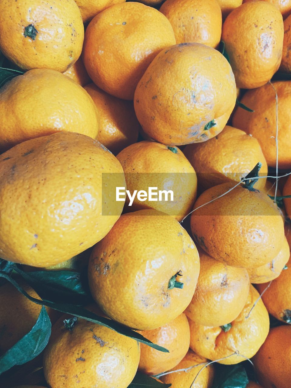 FULL FRAME SHOT OF ORANGES IN MARKET