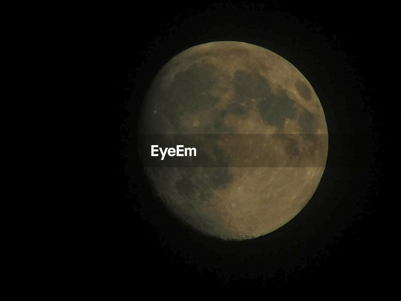 LOW ANGLE VIEW OF MOON IN SKY AT NIGHT