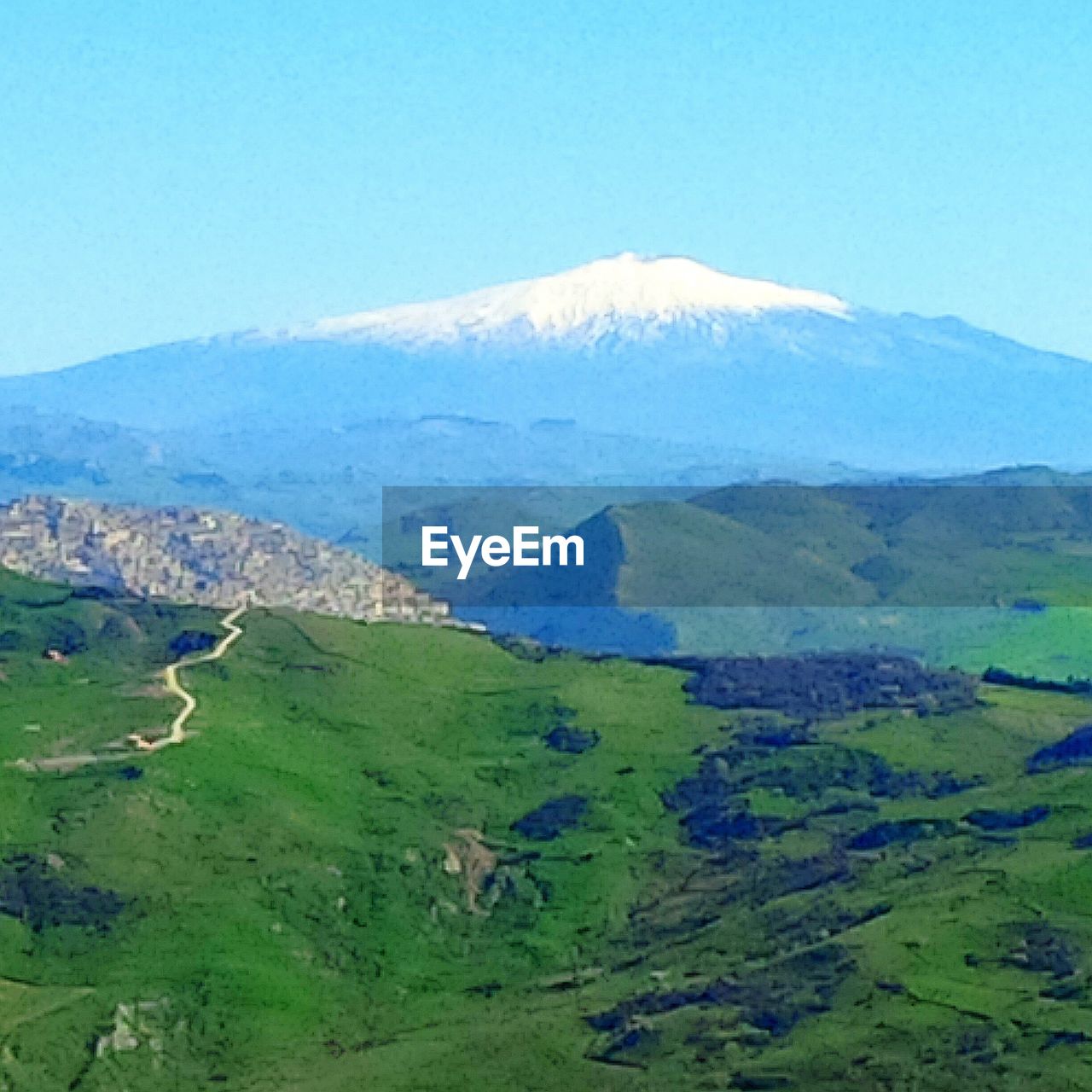 AERIAL VIEW OF LANDSCAPE AGAINST CLEAR BLUE SKY