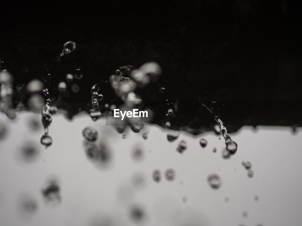 CLOSE-UP OF WATER DROPS ON GLASS