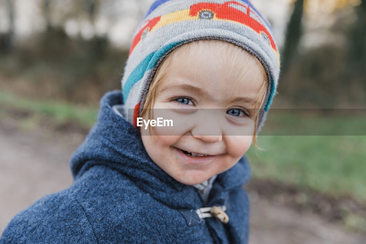 Portrait of cute girl smiling outdoors