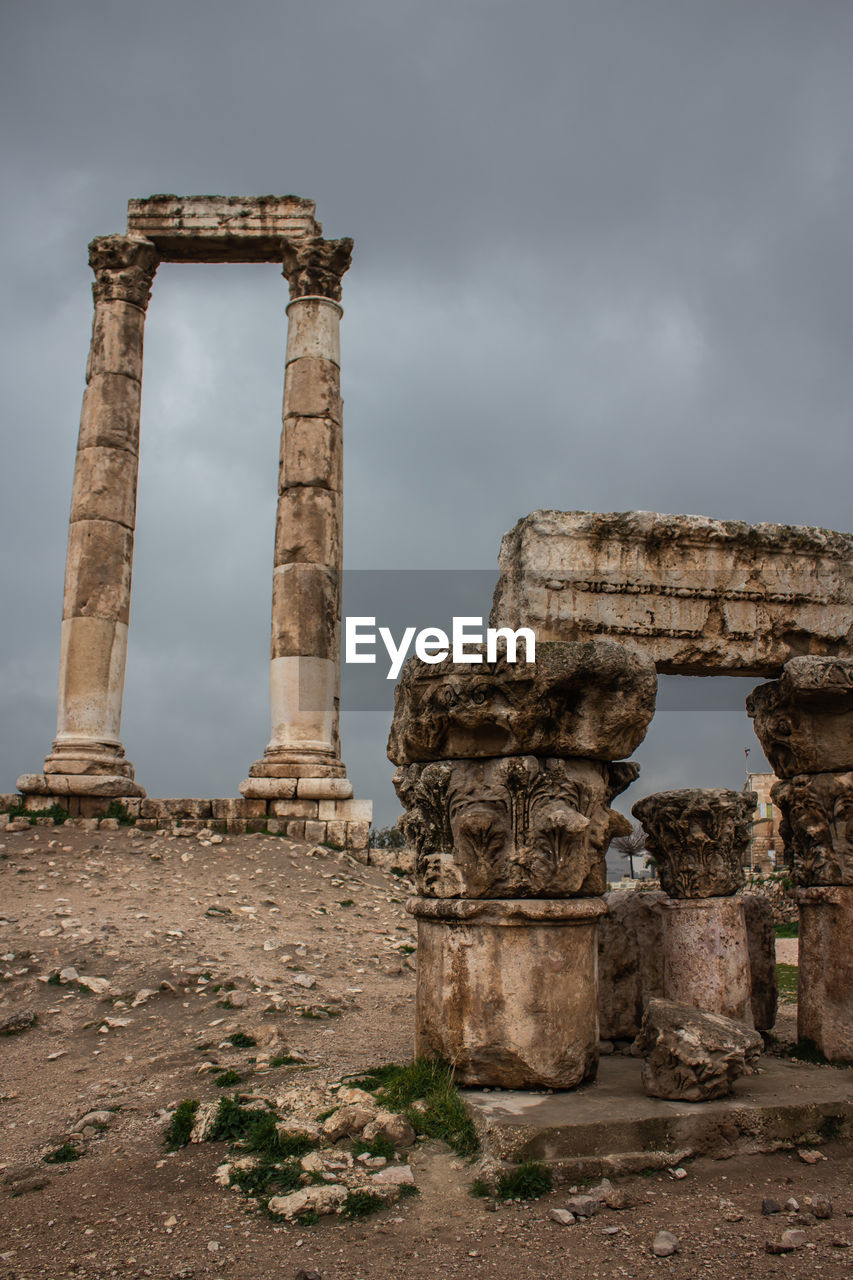 OLD RUINS OF BUILDING