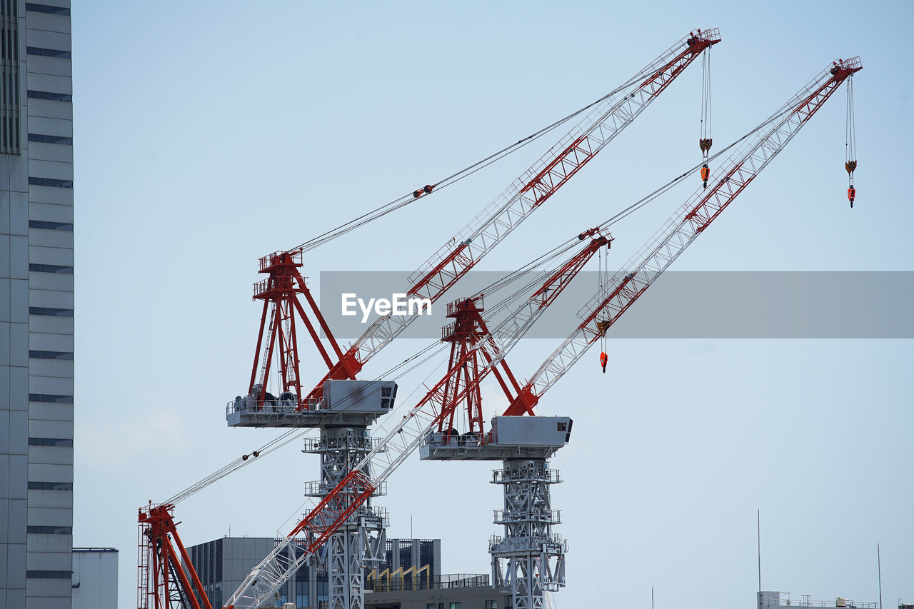 Construction site crane