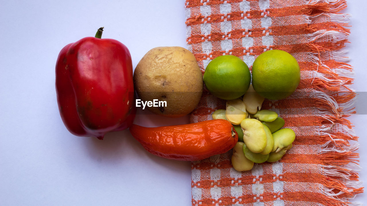 CLOSE-UP OF FRUITS AND VEGETABLES ON PLATE