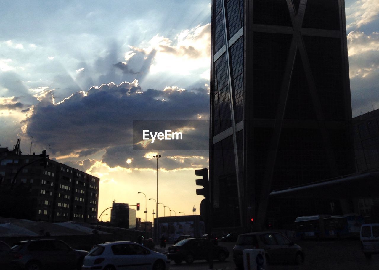 VIEW OF BUILDINGS AGAINST CLOUDY SKY