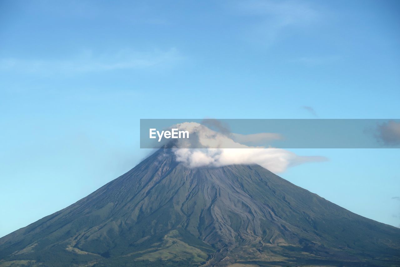 VIEW OF VOLCANIC MOUNTAIN AGAINST SKY