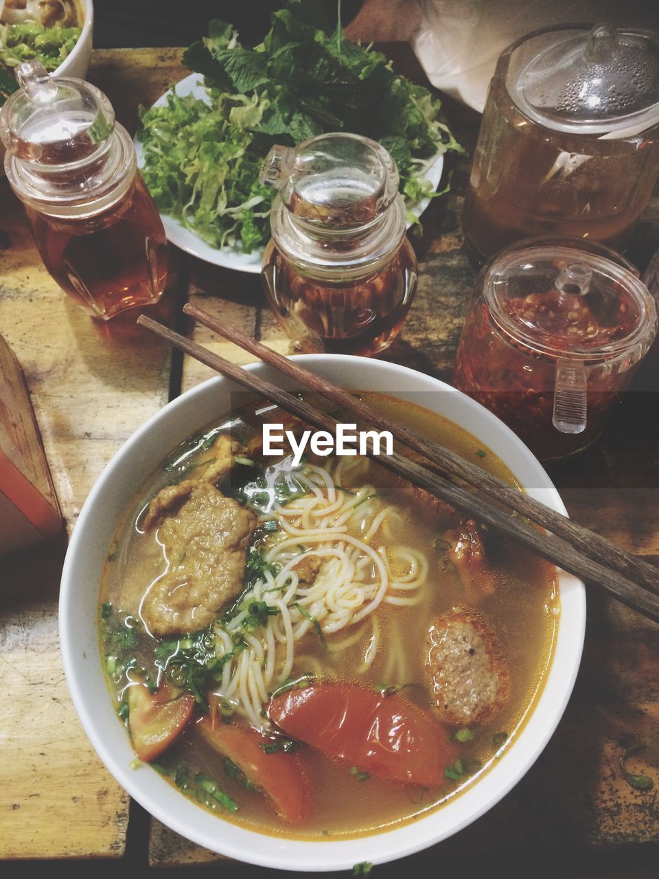 HIGH ANGLE VIEW OF SOUP IN BOWL