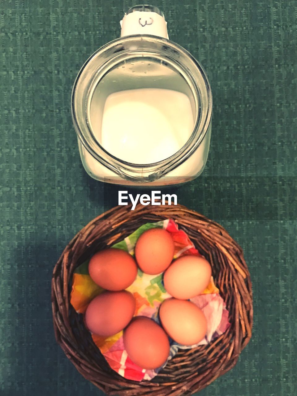 DIRECTLY ABOVE SHOT OF EGGS IN BASKET