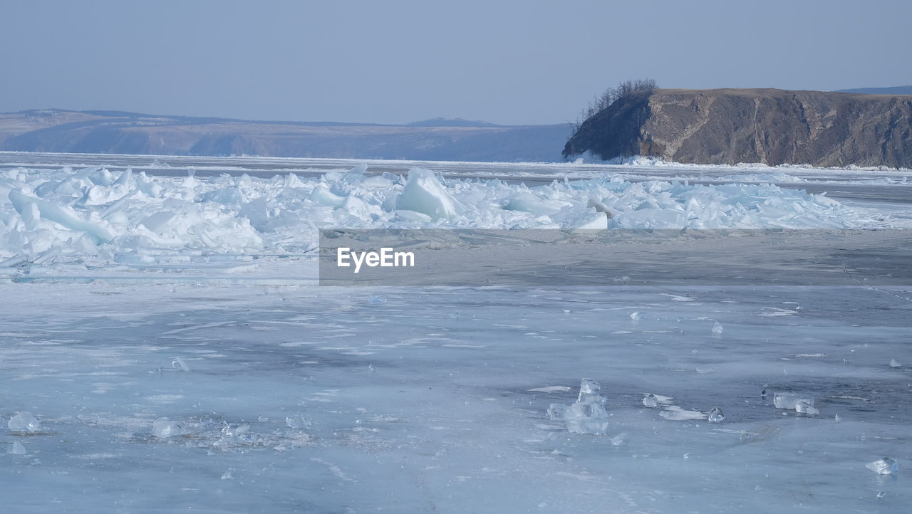 FROZEN SEA AGAINST SKY