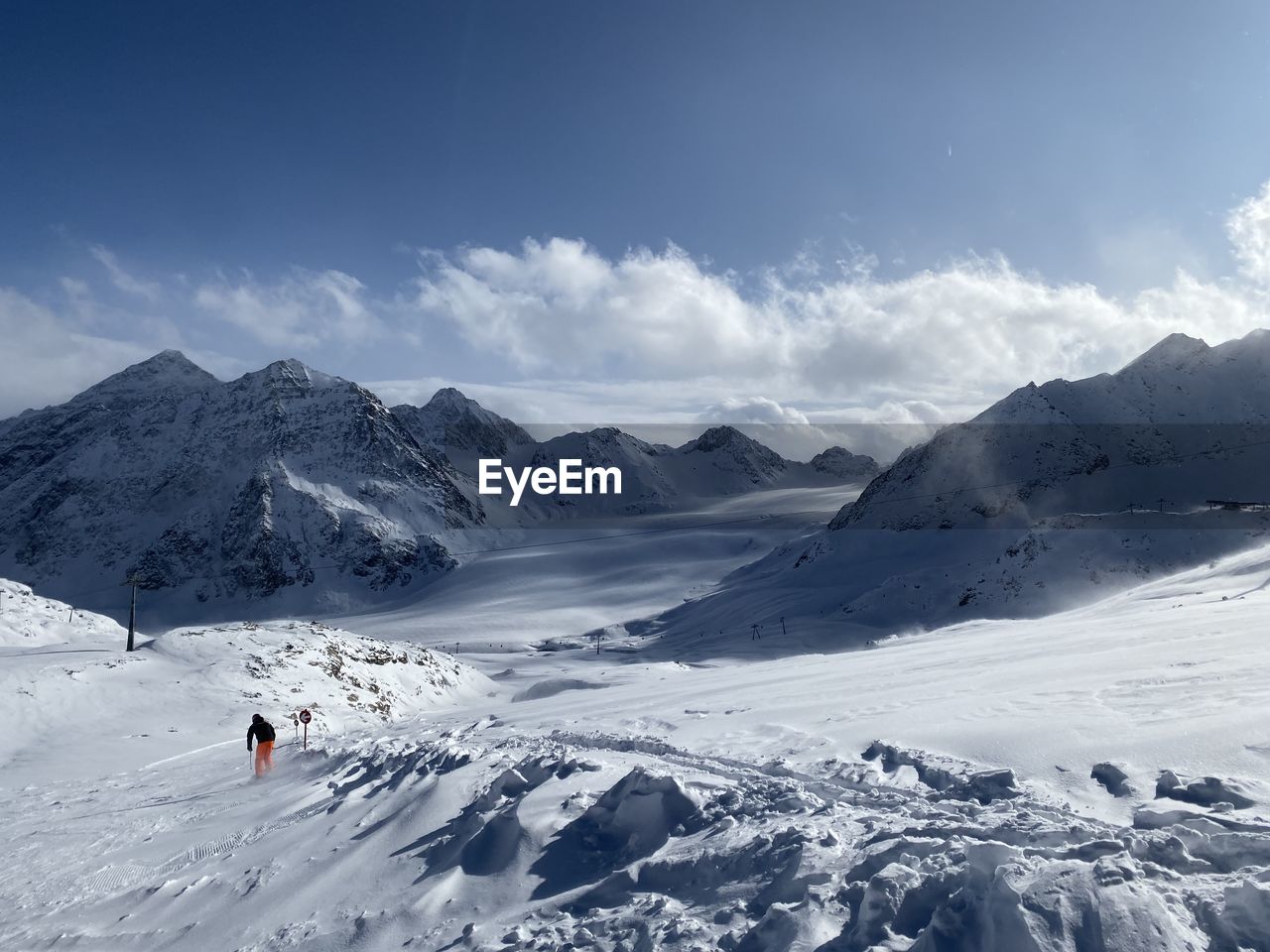 PEOPLE ON SNOWCAPPED MOUNTAIN AGAINST SKY