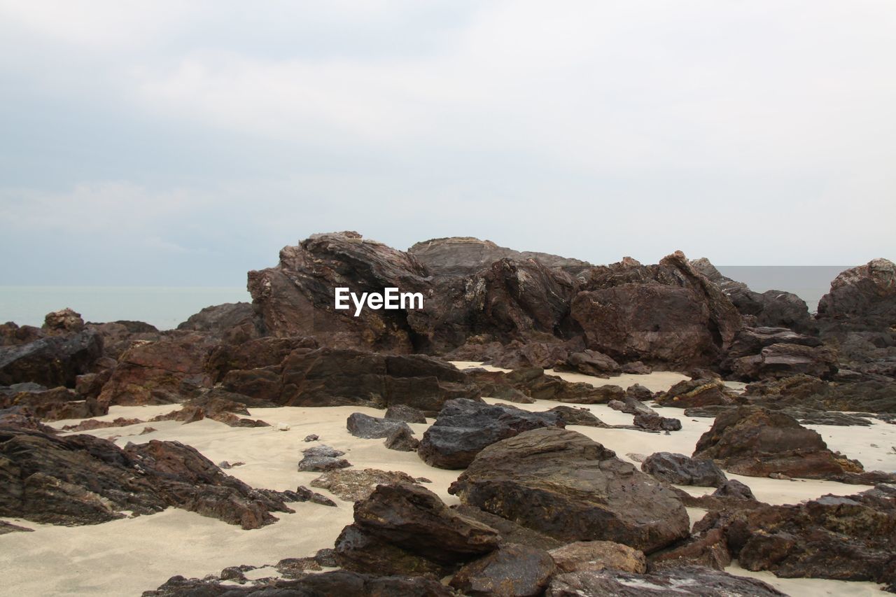 SCENIC VIEW OF ROCK FORMATION AGAINST SKY