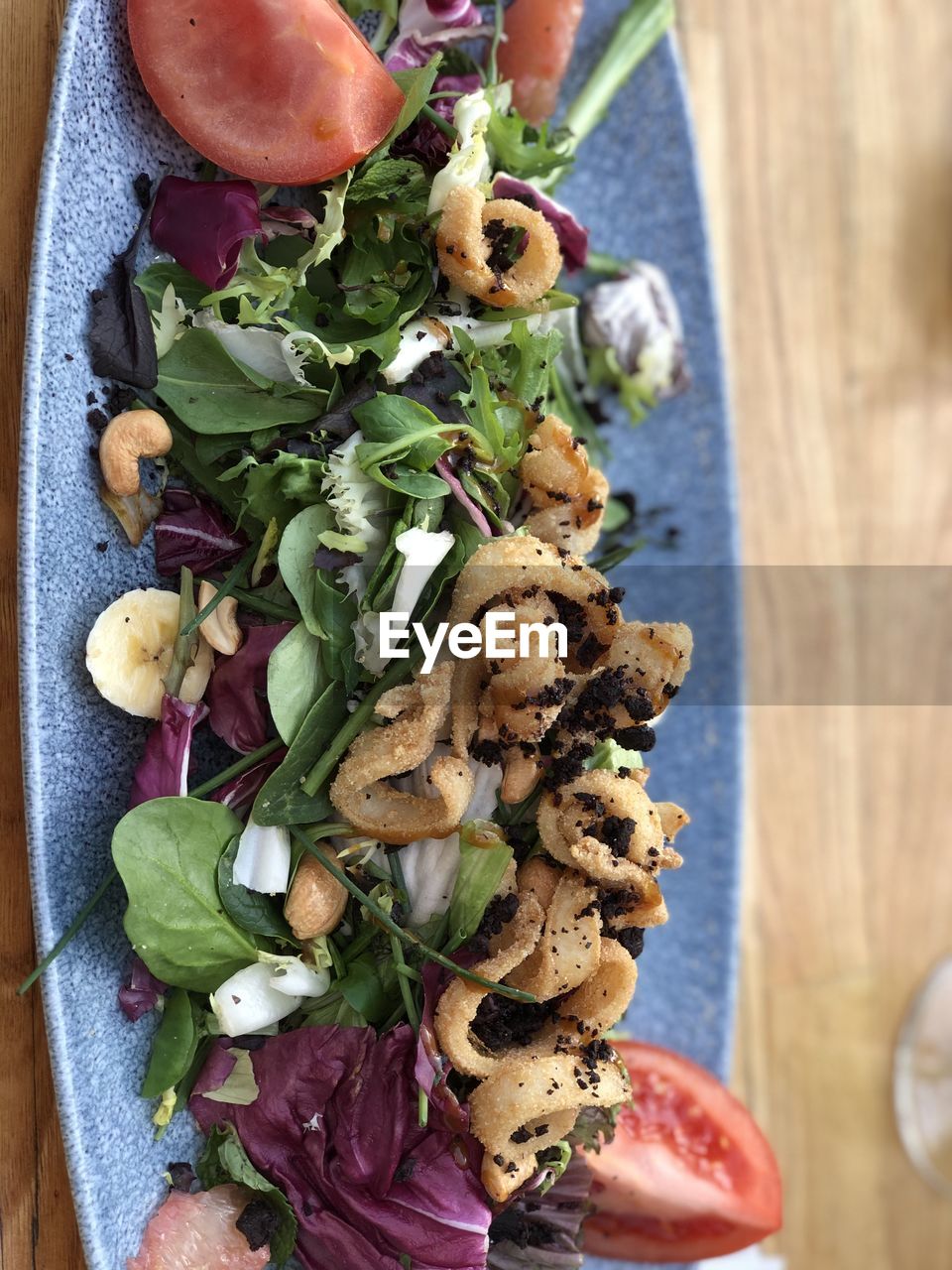 HIGH ANGLE VIEW OF VEGETABLES IN PLATE