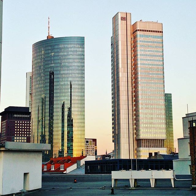 LOW ANGLE VIEW OF OFFICE BUILDING