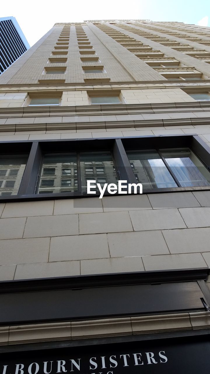 LOW ANGLE VIEW OF MODERN BUILDING AGAINST SKY