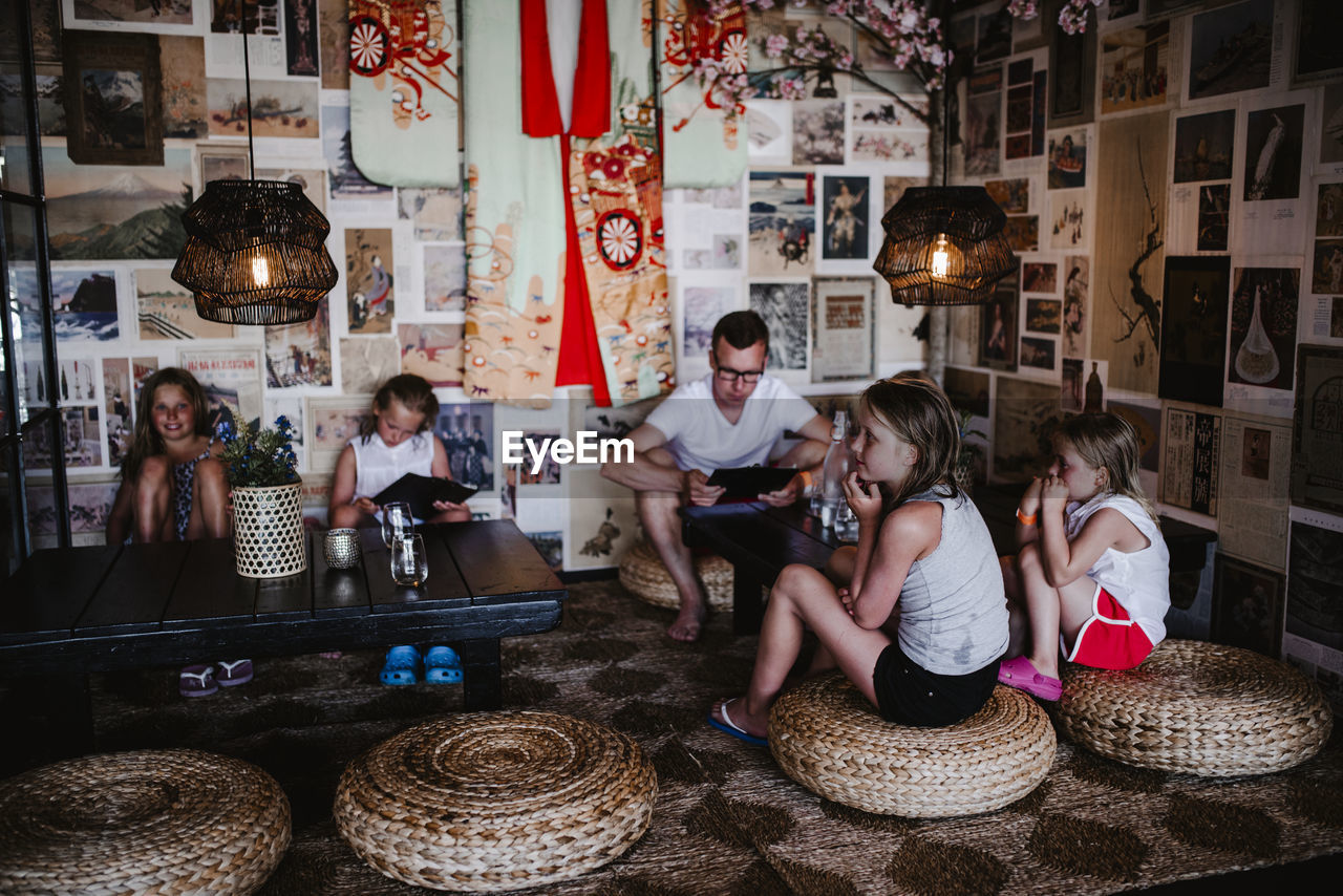 Father with daughters in restaurant