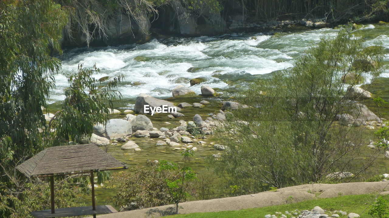 HIGH ANGLE VIEW OF WATER FLOWING THROUGH ROCKS