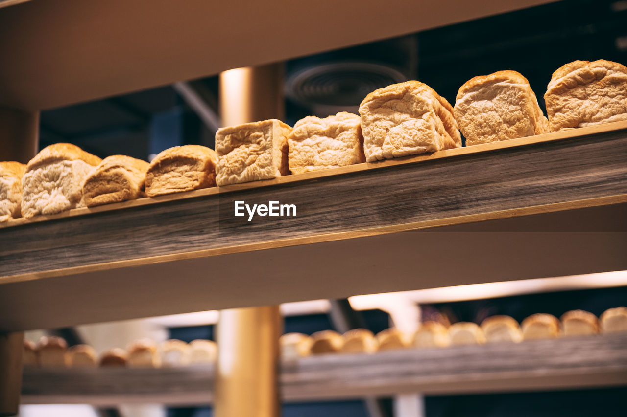 CLOSE-UP OF BREAD