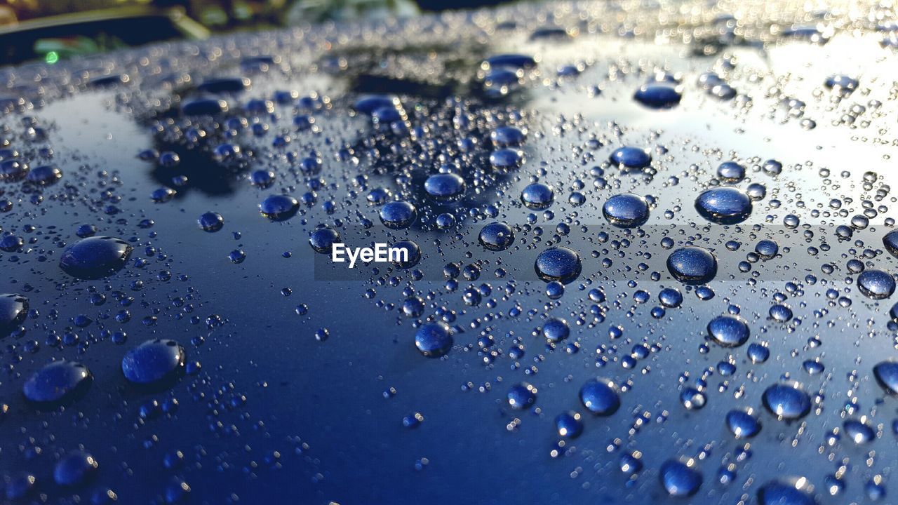 CLOSE-UP OF WATER DROPS ON GLASS