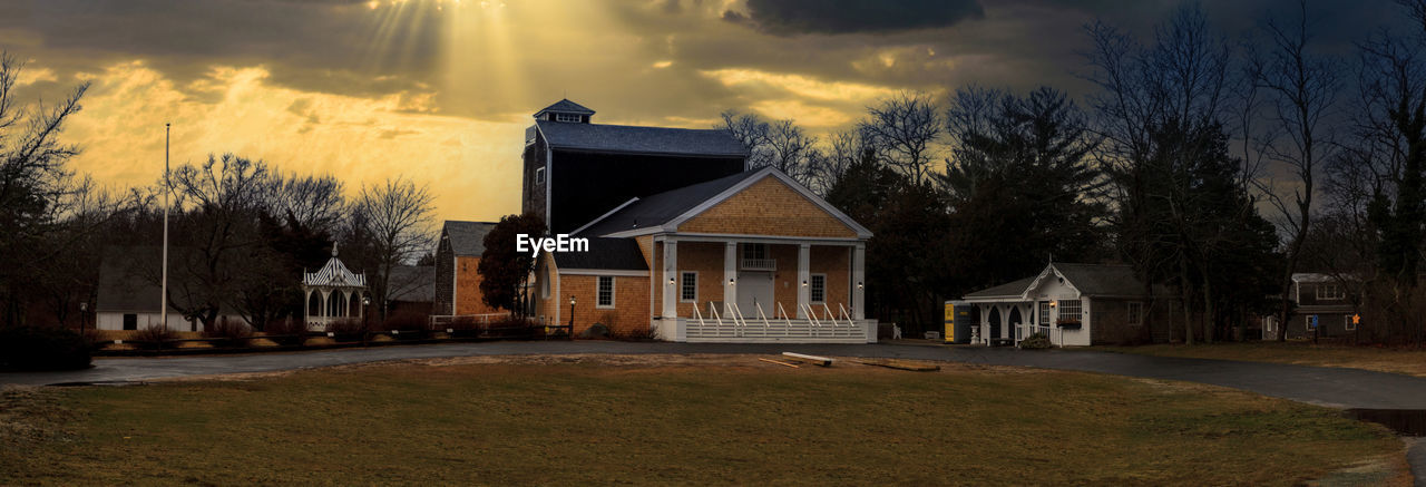 architecture, built structure, building exterior, building, sky, house, evening, cloud, night, tree, nature, residential district, plant, no people, sunset, landscape, dusk, outdoors, home, mansion, light, darkness