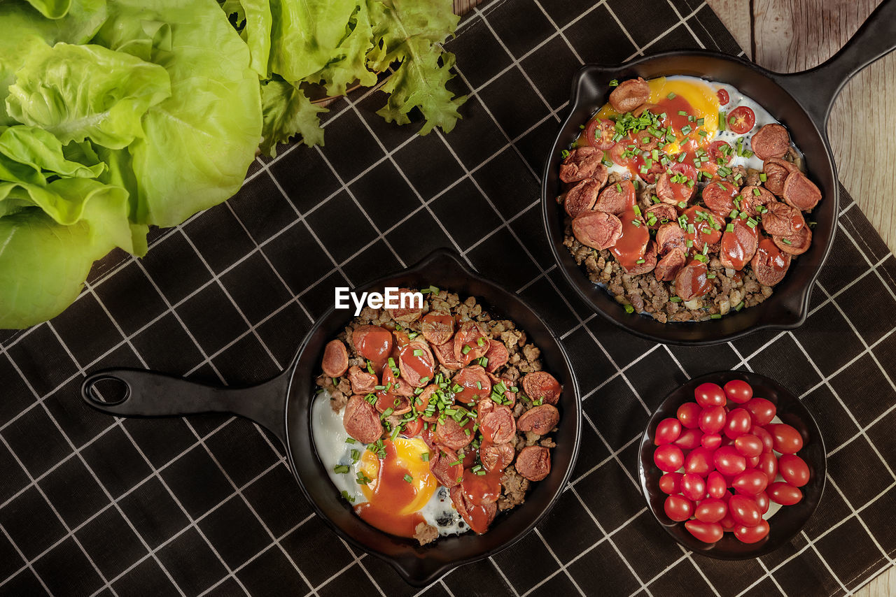 HIGH ANGLE VIEW OF FRUITS AND VEGETABLES ON TABLE