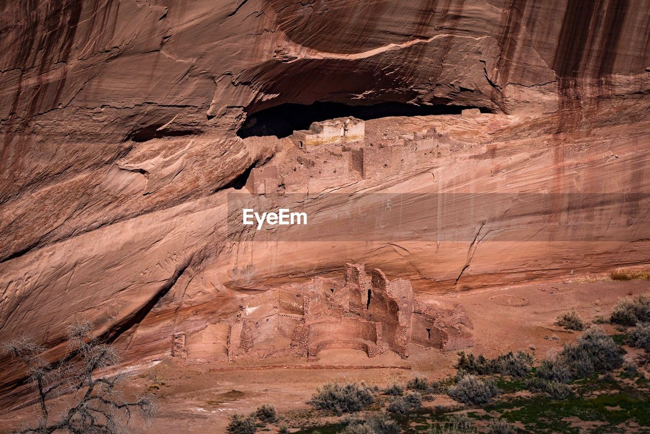 Ancient pueblo cliff dwelling