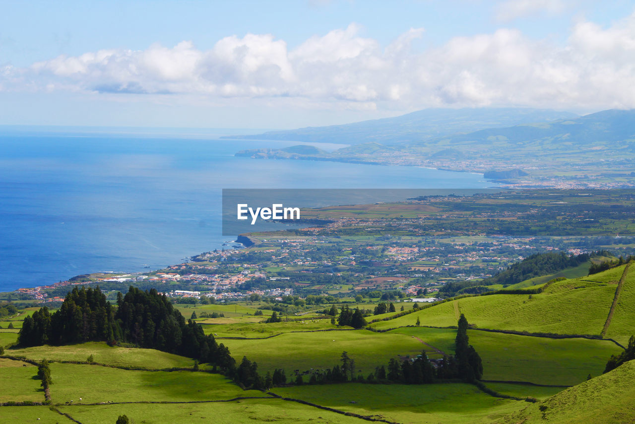 SCENIC VIEW OF LANDSCAPE AND MOUNTAIN AGAINST SKY