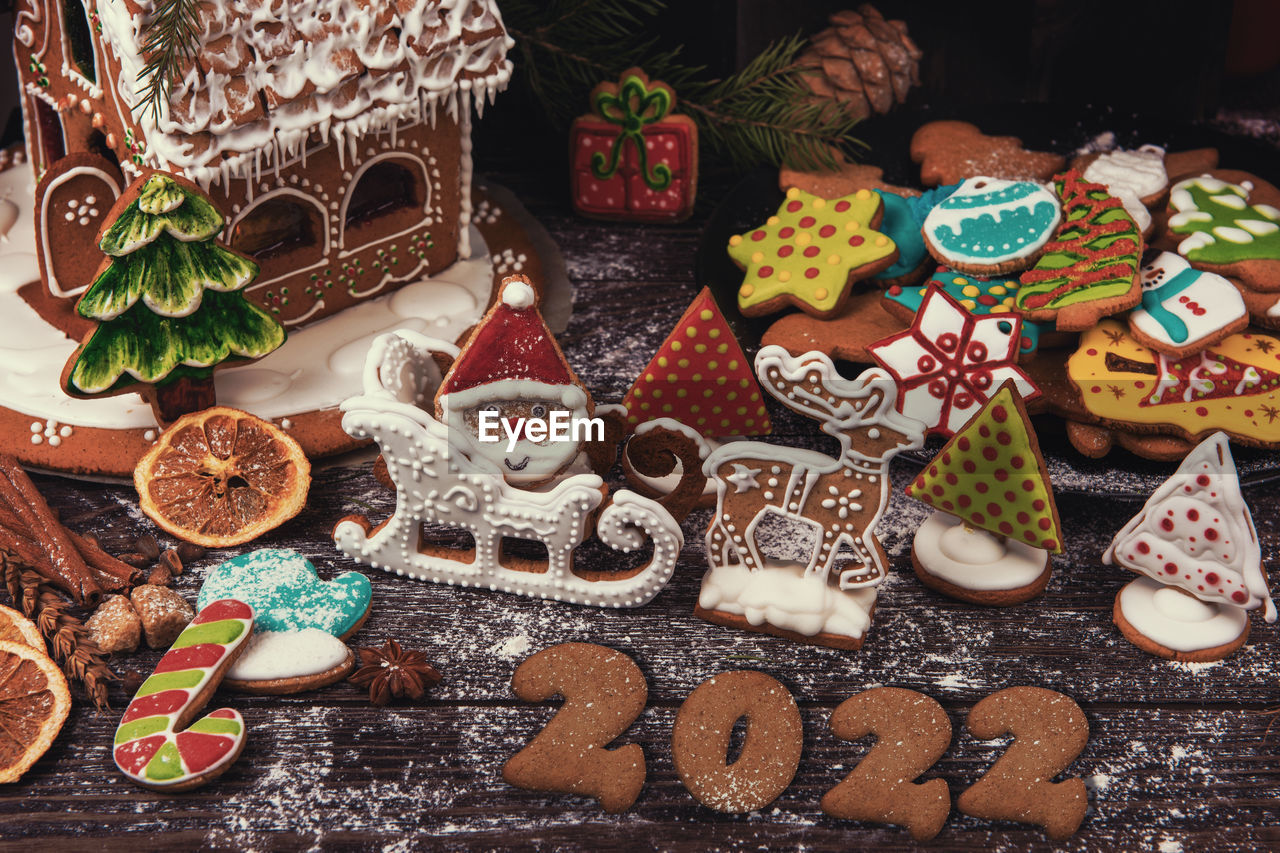 HIGH ANGLE VIEW OF VARIOUS COOKIES ON TABLE AT HOME