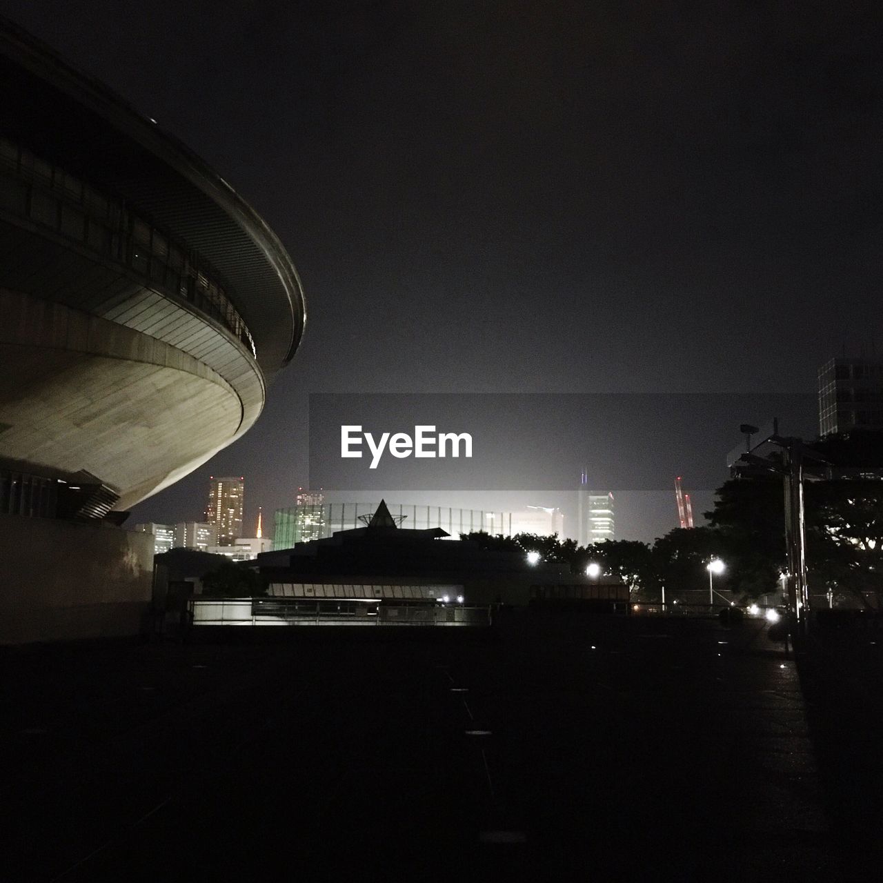 ILLUMINATED CITY SKYLINE AT NIGHT