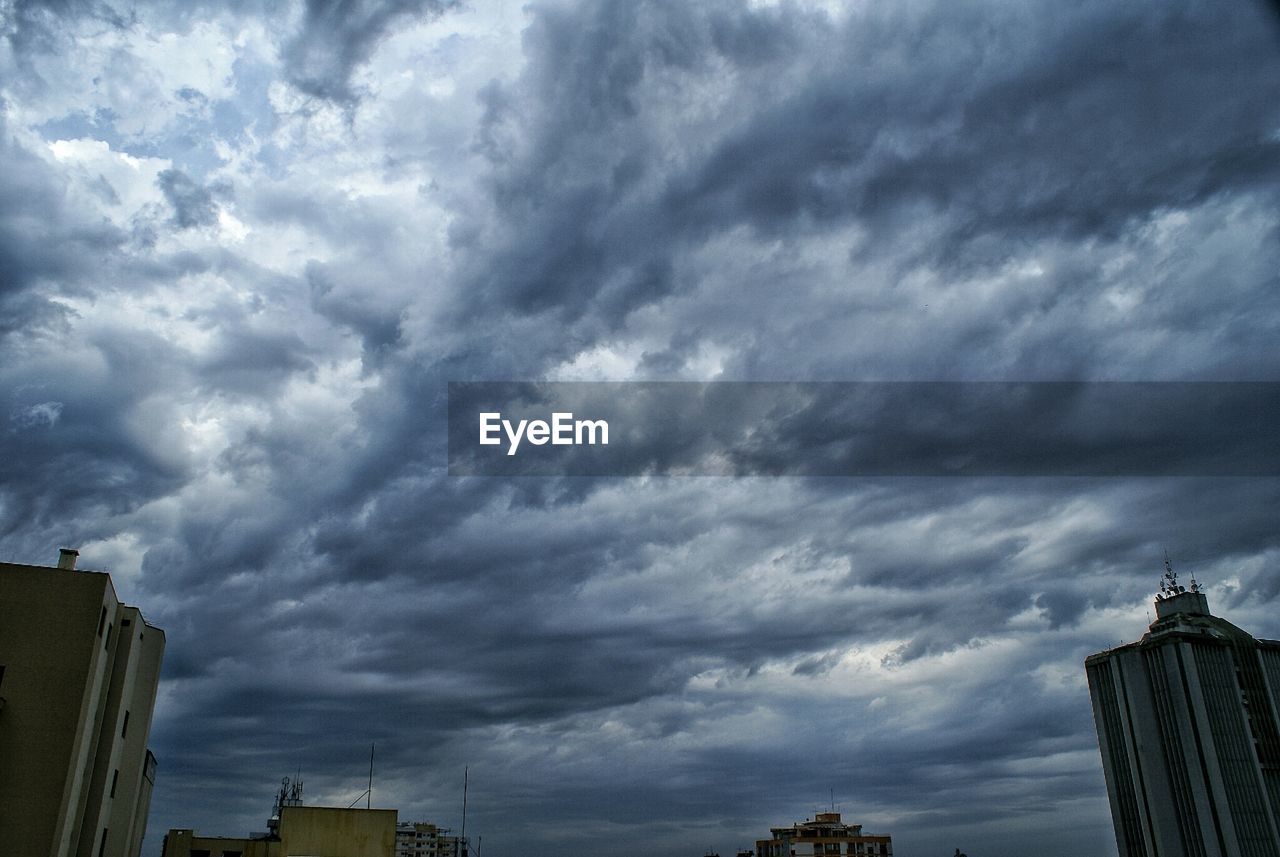 LOW ANGLE VIEW OF CLOUDY SKY OVER CITY