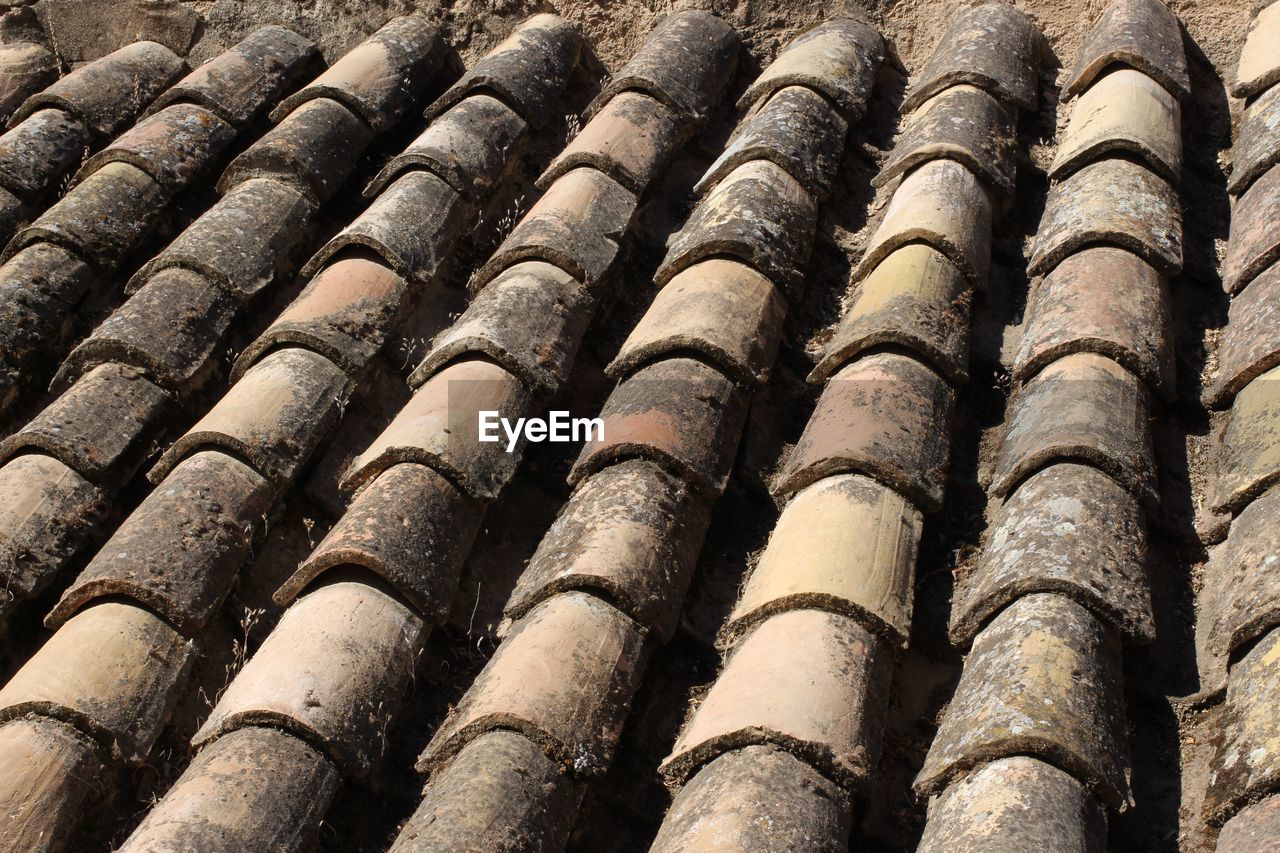 CLOSE-UP OF ROOF TILES