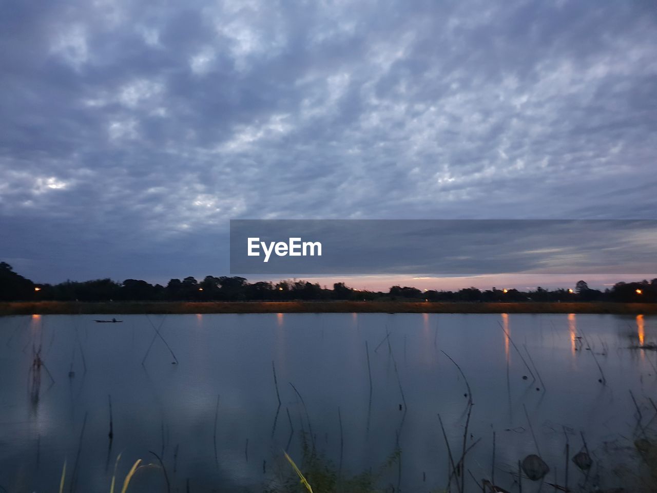PANORAMIC VIEW OF LAKE AGAINST SKY AT SUNSET