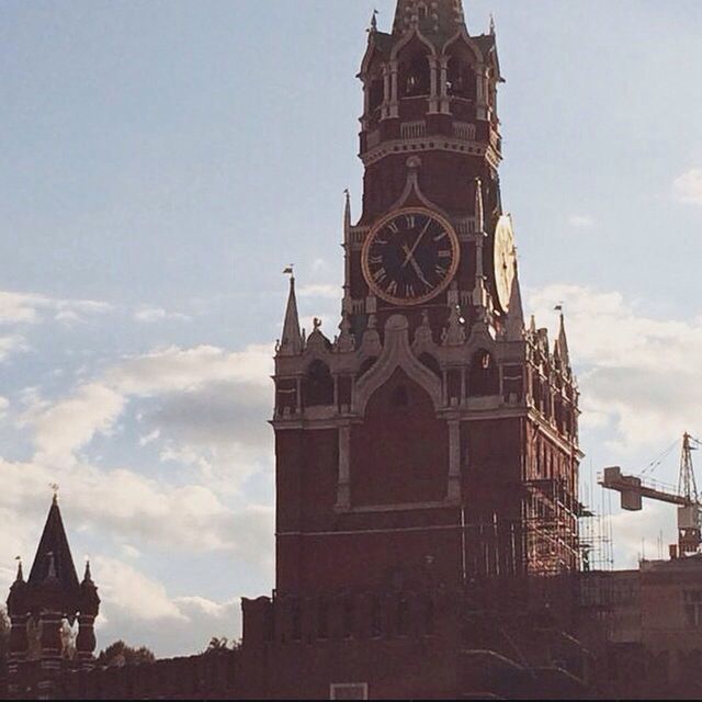 LOW ANGLE VIEW OF CLOCK TOWER AGAINST SKY