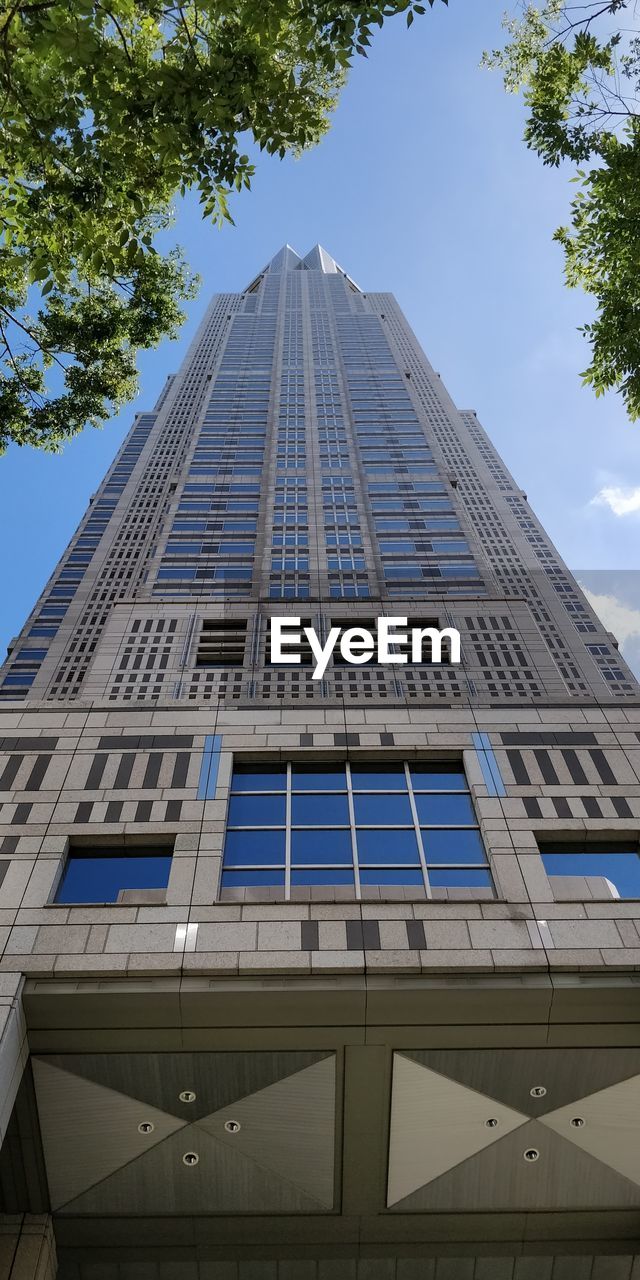 LOW ANGLE VIEW OF OFFICE BUILDING