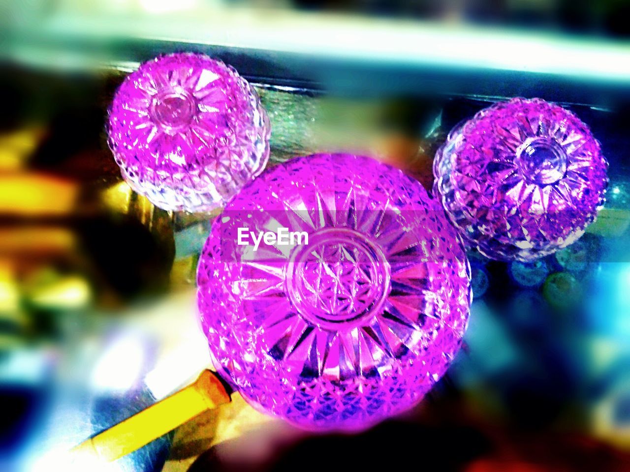 CLOSE-UP OF PURPLE FLOWER WITH WATER DROPS