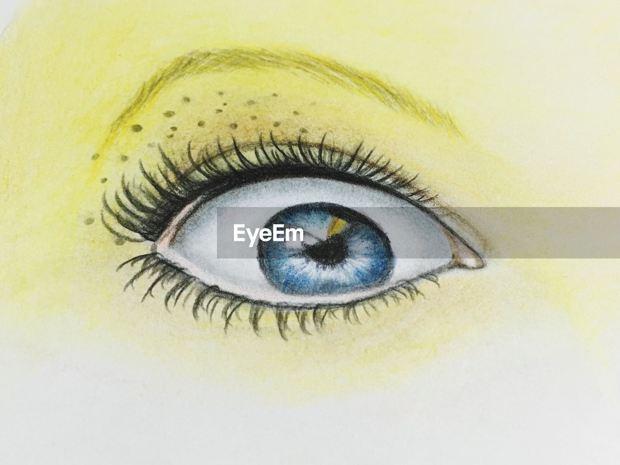 CLOSE-UP OF WOMAN EYE