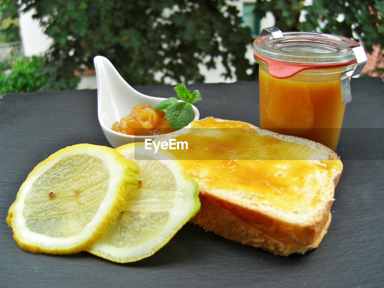 CLOSE-UP OF BREAD WITH LEMON AND DRINK ON TABLE