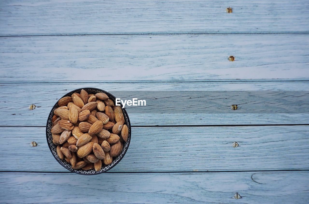 HIGH ANGLE VIEW OF BREAD IN CONTAINER