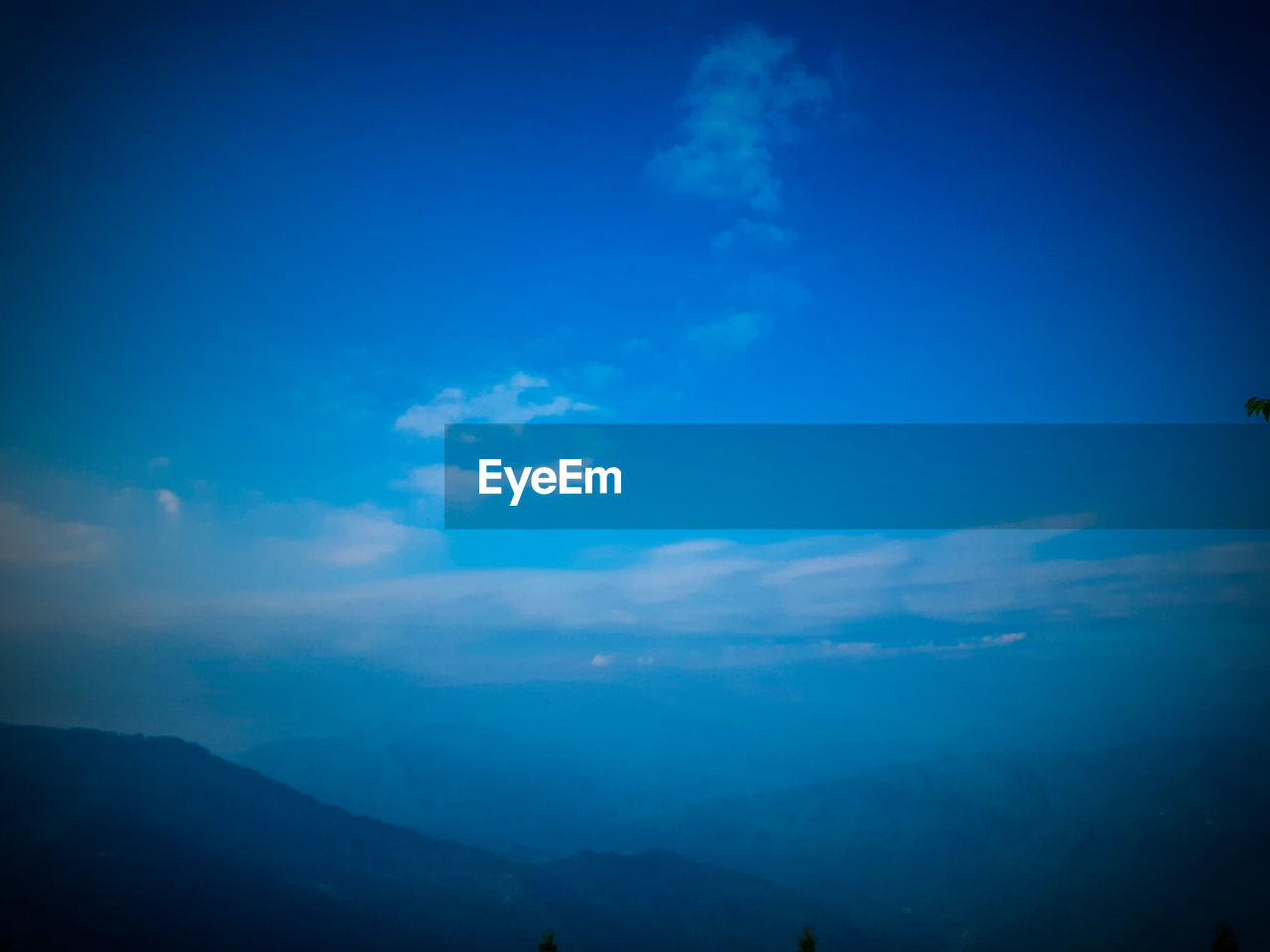 LOW ANGLE VIEW OF MOUNTAIN AGAINST SKY