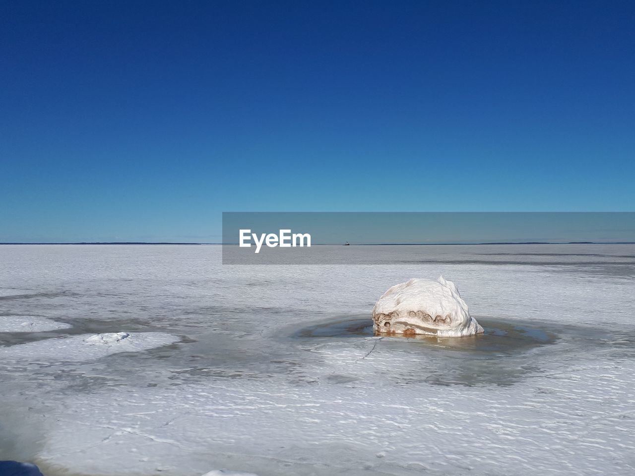 VIEW OF FROZEN SEA AGAINST CLEAR SKY