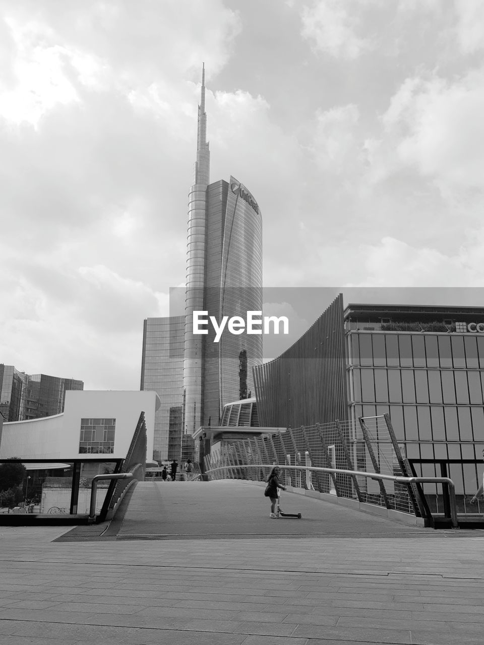 VIEW OF MODERN BUILDINGS AGAINST SKY